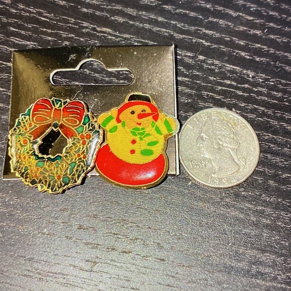 2  vintage enamel tack pins and broach Christmas - Picture 2 of 5